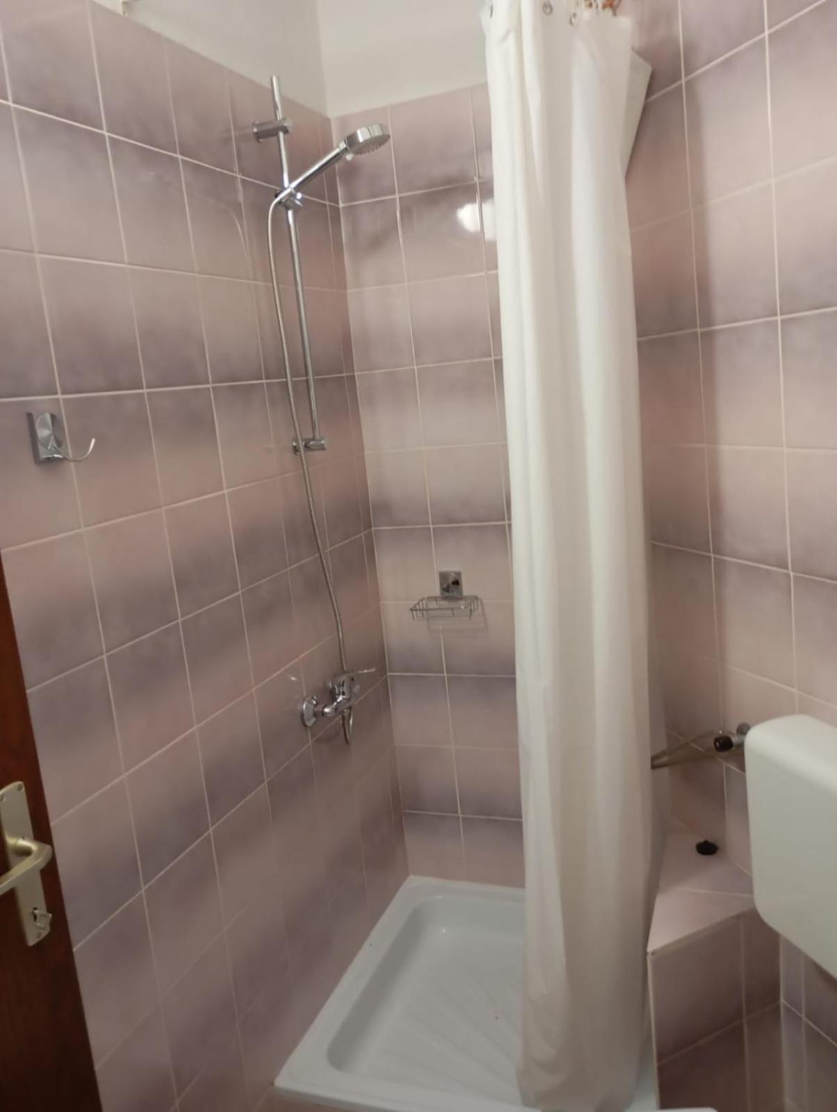 Rooms Helena كرك المظهر الخارجي الصورة
